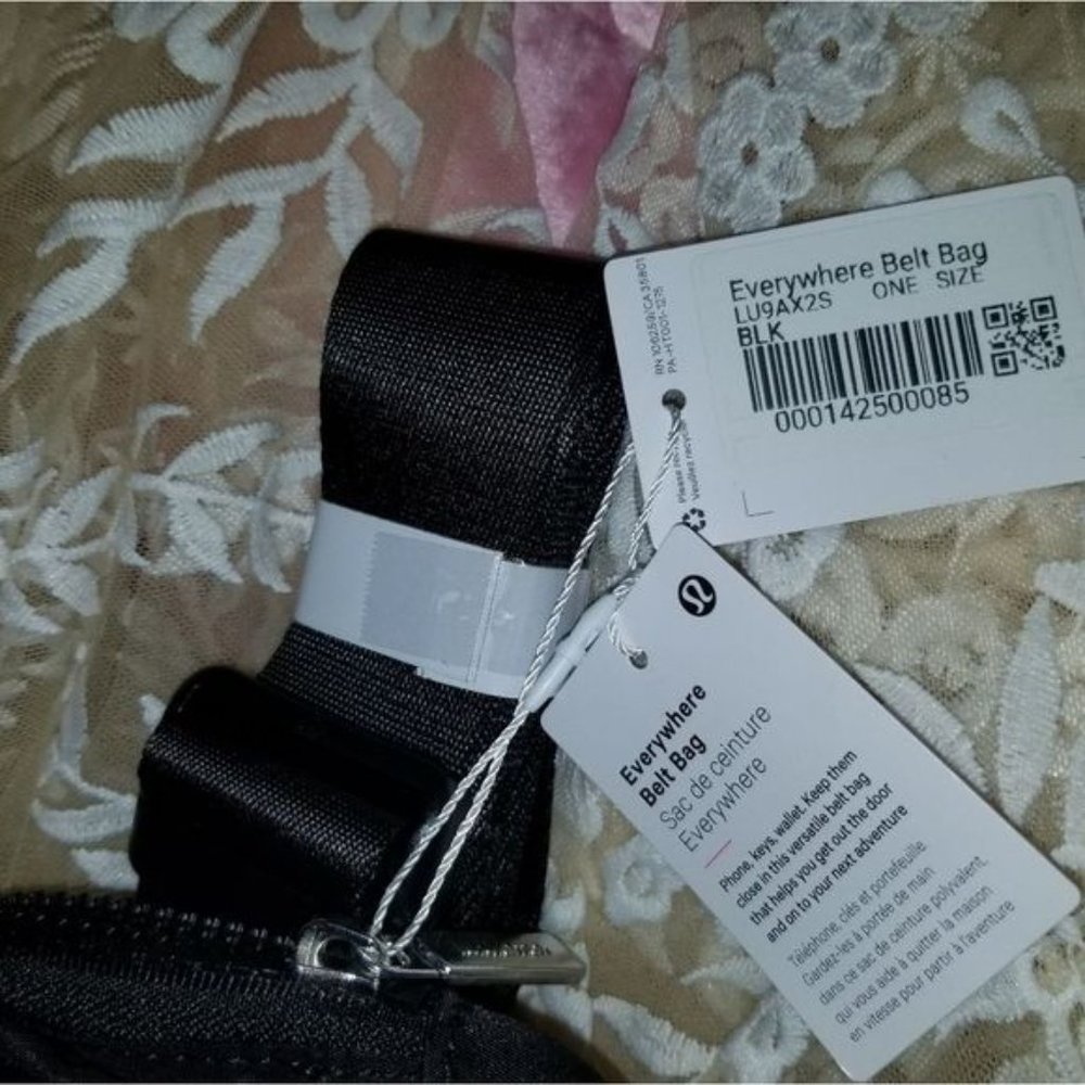 Lululemon Everywhere Belt Bag 1L Original Strap Black Nwt - Picture 2 of 14